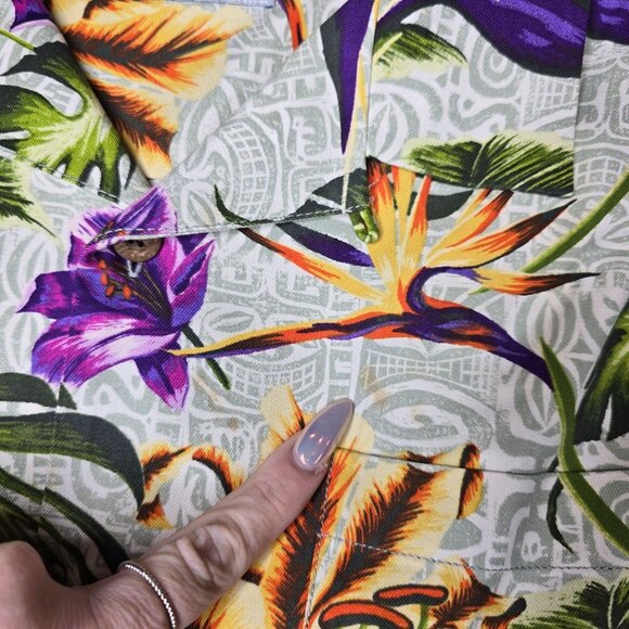 Tommy Bahama silk artist series vintage Hawaiian Floral Short-Sleeve Button Shir - Picture 9 of 9